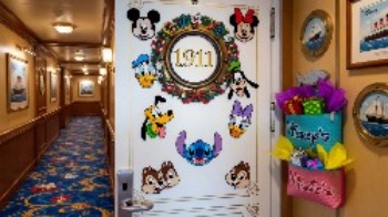 fish extenders Disney cruise, pixie dusting Disney cruise, what is a fish extender, Disney cruise fish extender, fish extender exchange, magnet exchange Disney cruise, pixie dust gifts cruise, Disney Cruise Line gift traditions, fish extender pouch, Disney cruise tips, Disney cruise for beginners, stateroom door hook, Disney Cruise Line, cruise gift exchange
