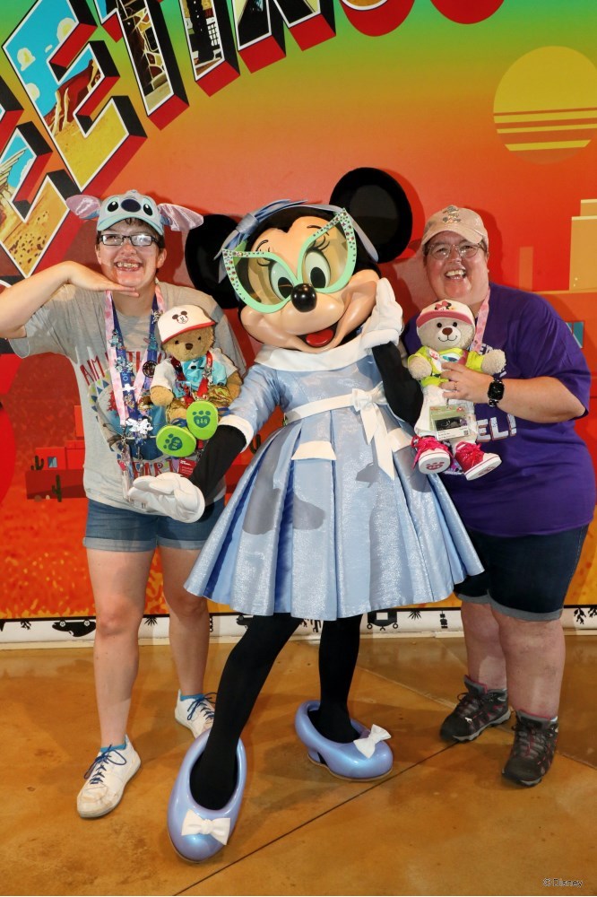 Minnie mouse meeting two ladies